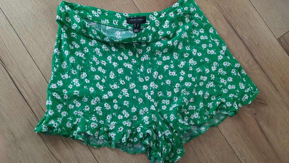 Modne spodenki krotkie