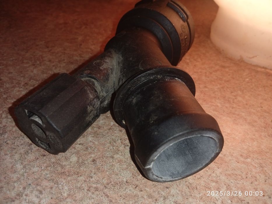 Фланец муфта шланга патрубка радиатора охлаждения  6Q0122291F