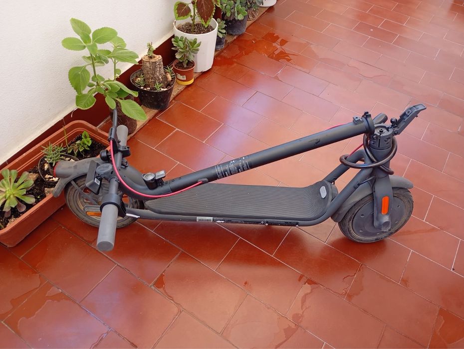 Trotinete elétrica NAVEE V25