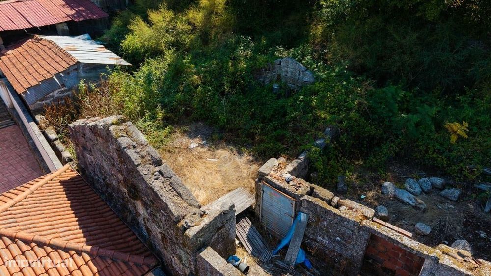 Quinta da Gandra: ~680 m² Construction Potential and 1,338.19 m² Outdoor Area