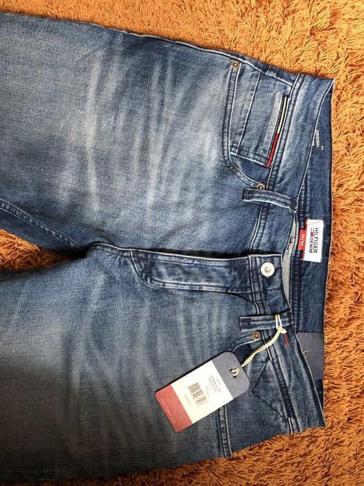 Tommy Hilfiger Original Tapered Ronnie джинси (розмір W32 L34)