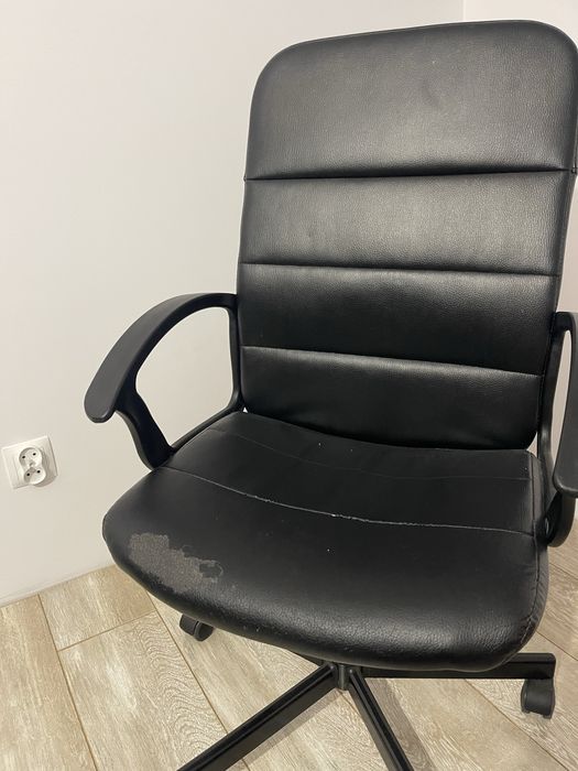 Krzeslo obrotowe biurowe czarne