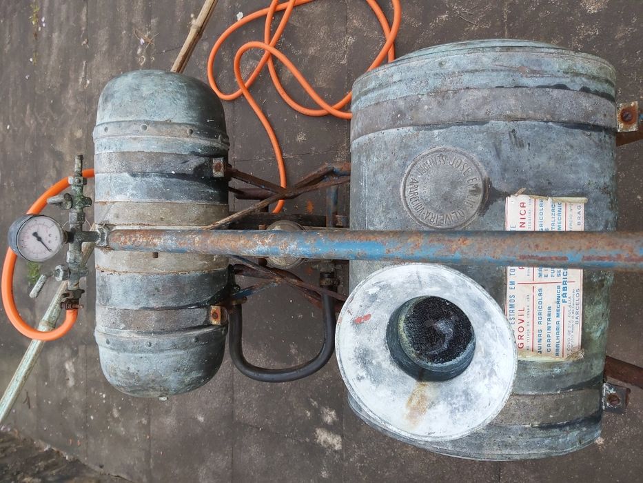 Maquina de sulfatar antiga,completa com cana e a funcionar