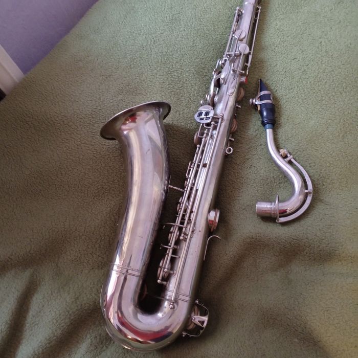 Продам саксафон з кейсом