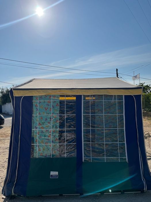 Vende se atrelado tenda