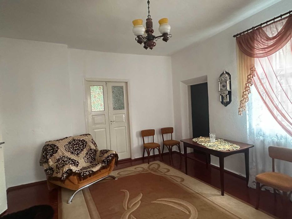 Продаж будинку в Сутисках