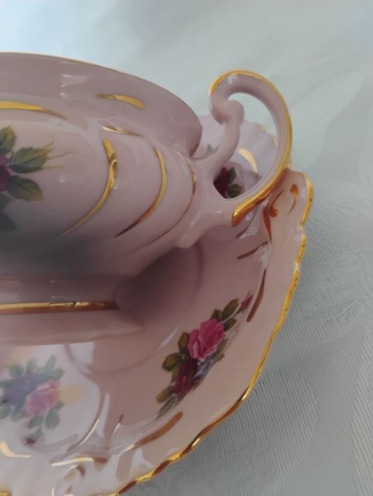 Różowa porcelana