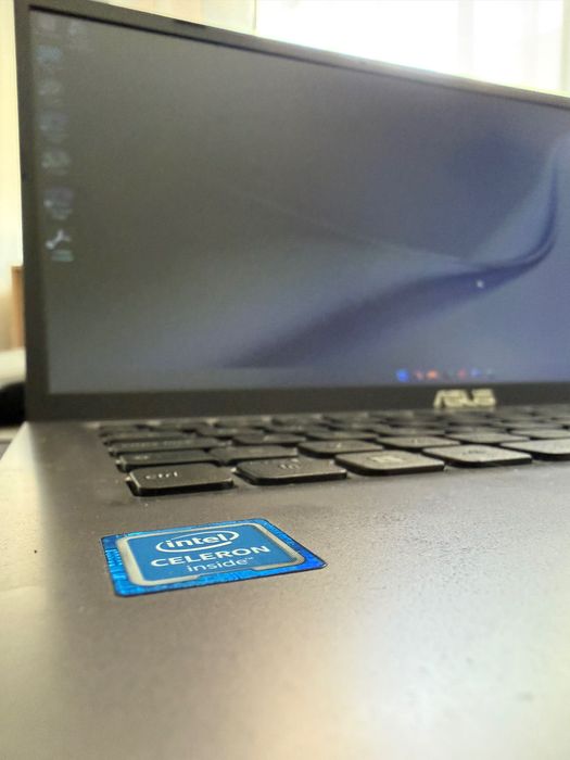 Portatil Asus 8GB RAM 237 SSD