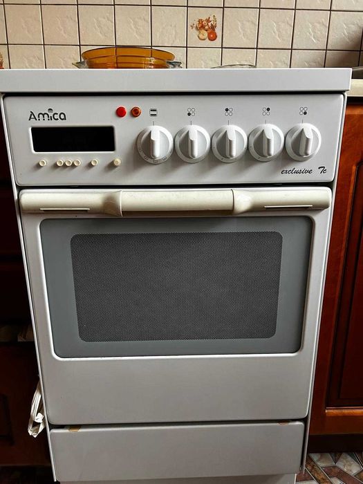 Piec kuchenny Amica z płytą ceramiczną