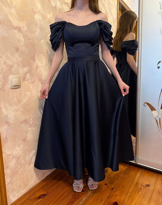 Випускна сукня атласна