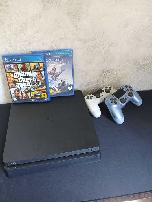 PlayStation 4 Slim 500GB + 2 джойстика + игры