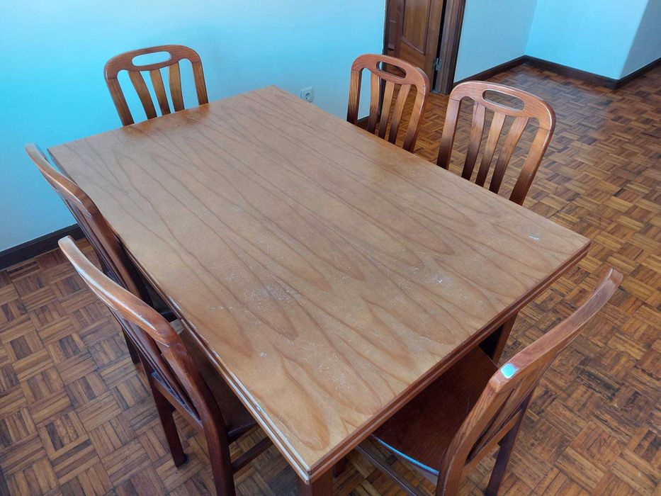 Mesa de sala com 6 cadeiras