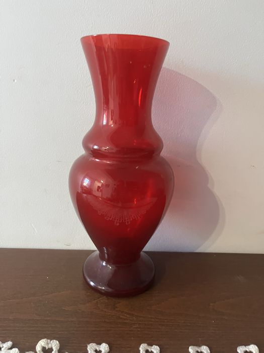 Szklany wazon - piekny czereony kolor