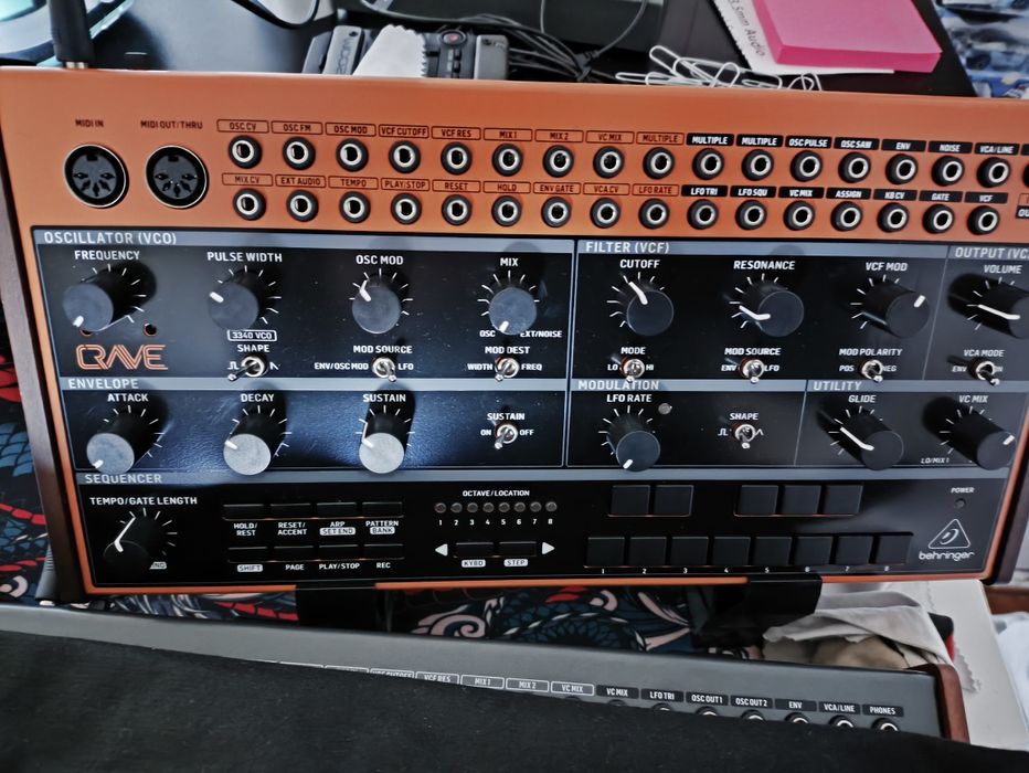 Behringer Crave  syntezator