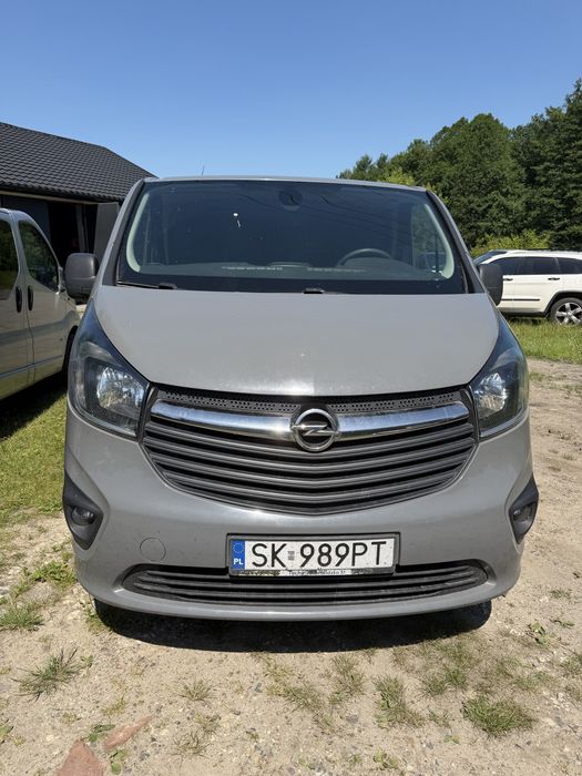 Opel Vivaro L2H1 - szary - zadbany. Przebieg 230tys - ale do naprawy.