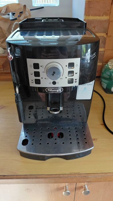 Sprzedam ekspres Delonghi Magnifica S