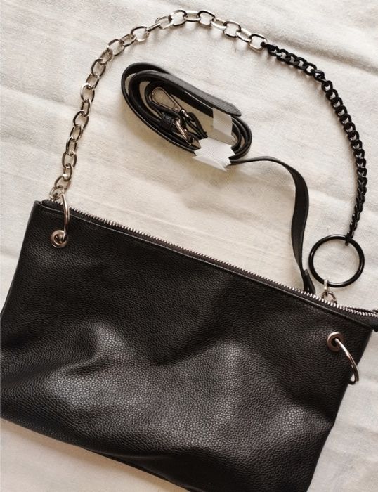 Stylowa czarna torebka z łańcuchem – Cropp