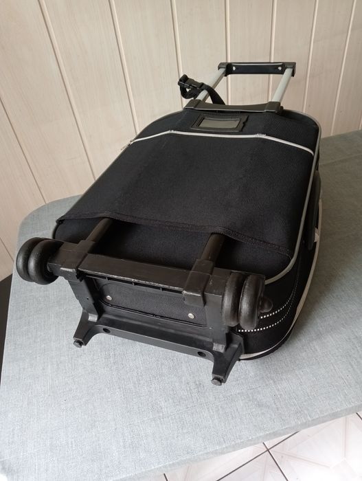 Markowa Walizka podróżna na kółkach Runt Hatti