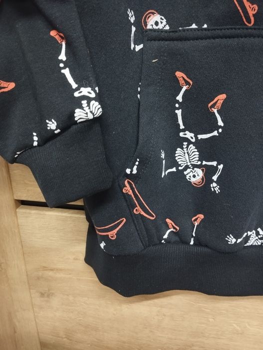 Bluza chłopięca z kapturem szkielety halloween 134/140