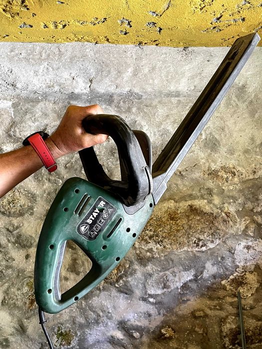 Máquina de cortar sebes, marca STAYER 330 W T450 A