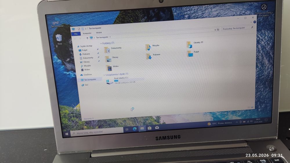 Laptop Samsung z dyskiem SSD 240 GB