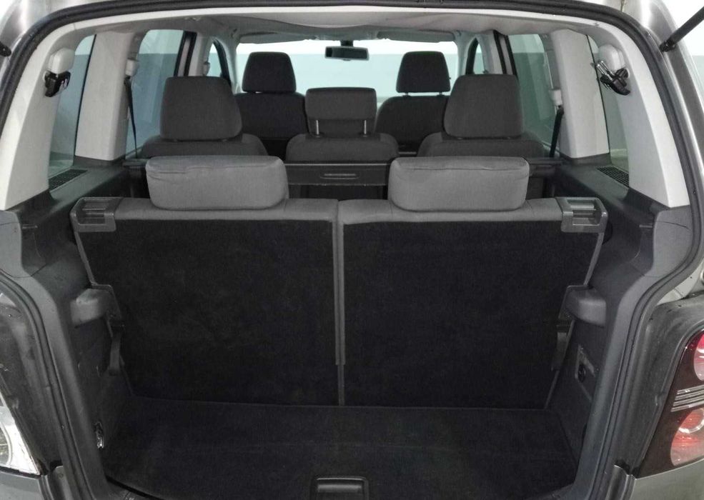 Volkswagen Touran — fotografia 8