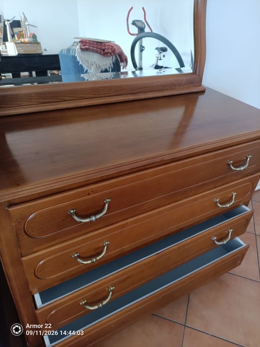Cómoda com espelho e 2 mesas cabeceira