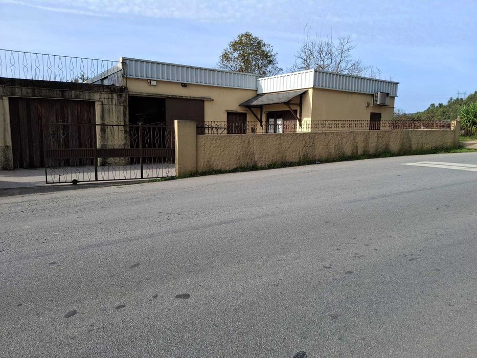 Moradia, armazém e terreno , entre Paço de Sousa e Lagares Penafiel