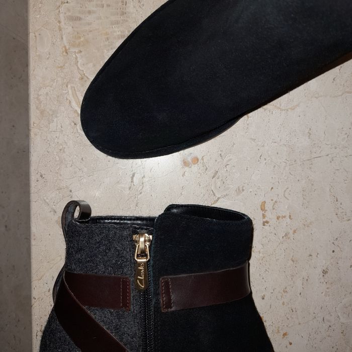 Botki Clarks. Czarny zamsz i szary filc - wełna. Roz: 41 1/2, cm 26