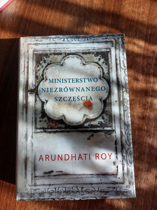 "Ministerstwo niezrównanego szczęścia" Arundhati Roy.