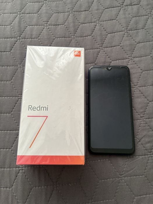 Продам смартфон Xiaomi redmi 7 3/32