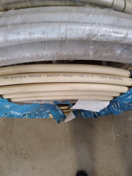 Rolos de tubo de cobre revestido ( Novos ) ,  diâmetros 18 / 22