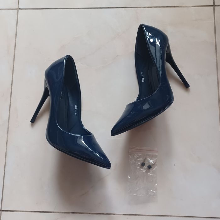 Szpilki VICES plus dodatkowe fleki nowe 37