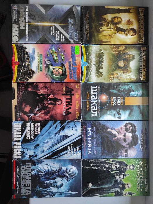 Продам видеокассеты с фильмами и мультфильмами.