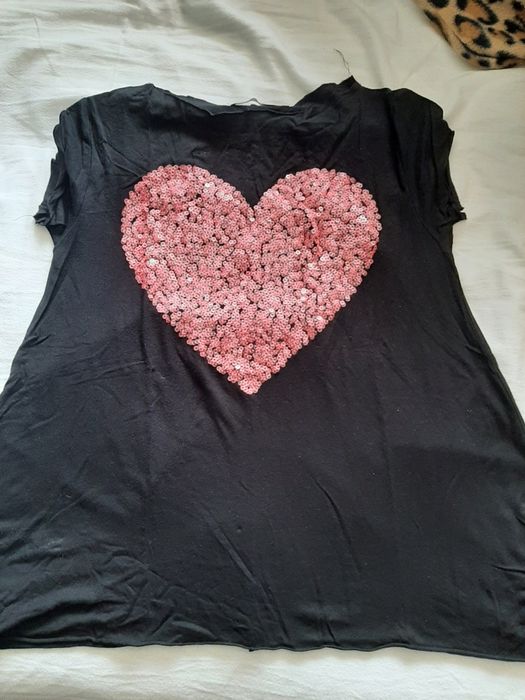 Vários tops/blusas/camisolas