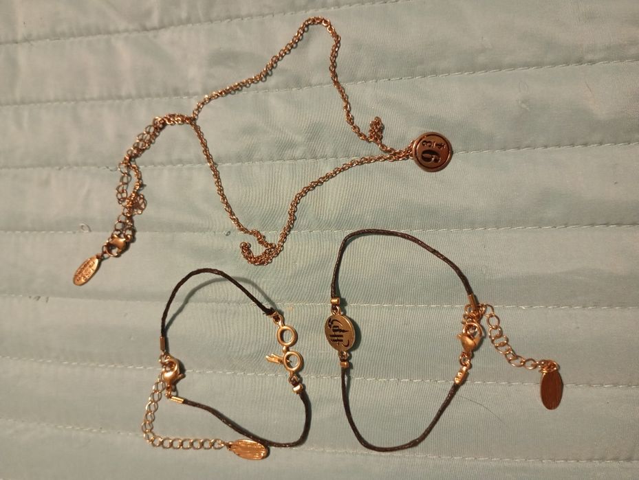 Colar e pulseiras, bijuteria