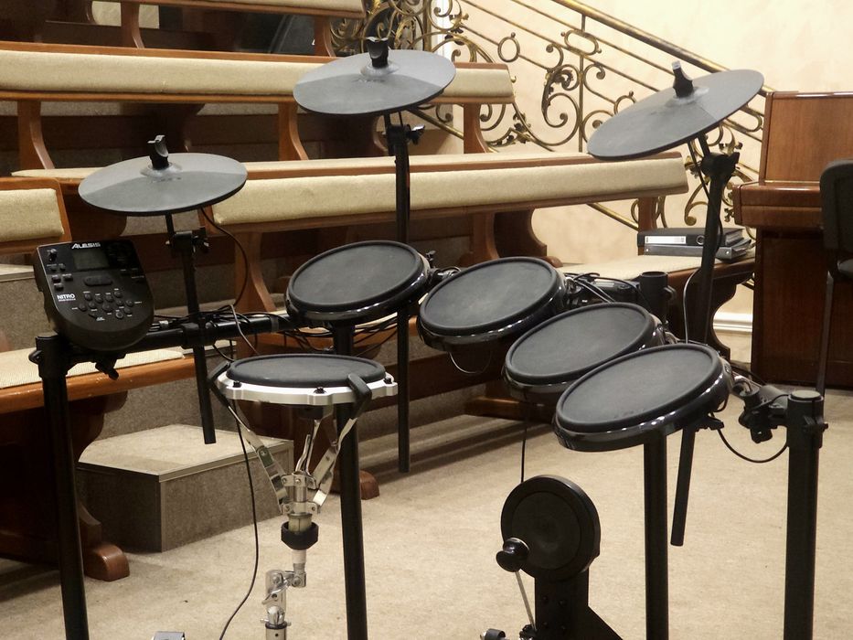 Alesis nitro mesh kit електронні барабани
