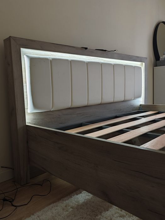 Cama 160x200 com luzes LED
