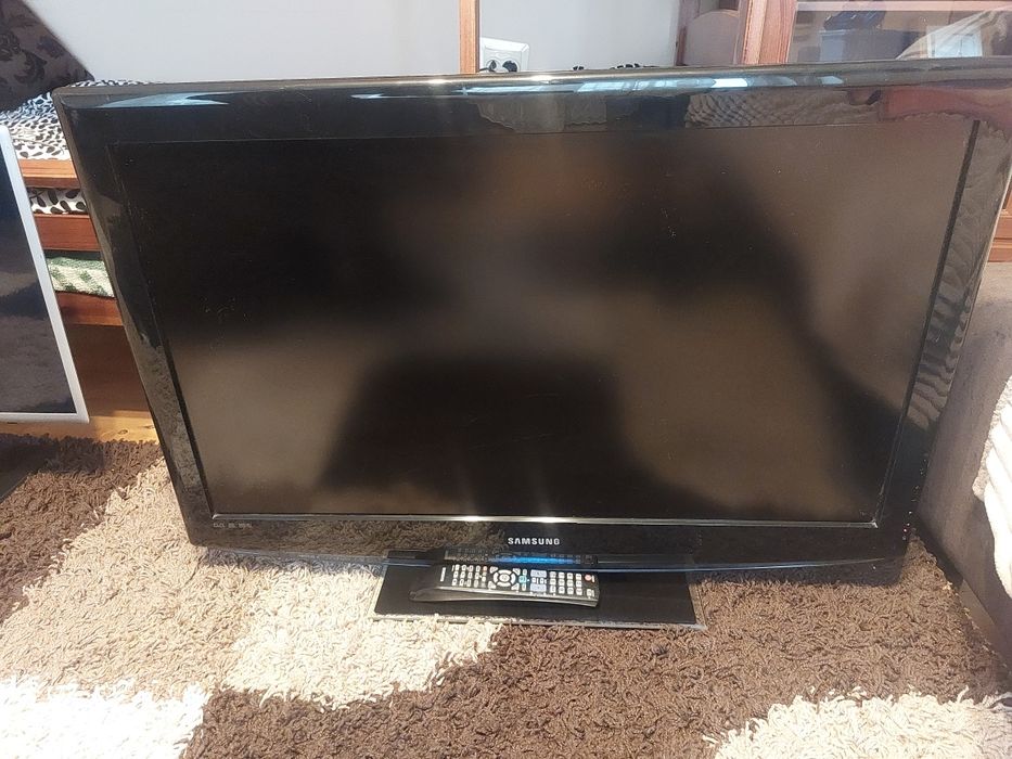 Telewizor SAMSUNG 37 cale LED z pilotem