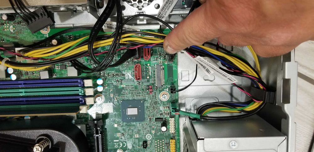 Lenovo ThinkCenter M710s Intel i5-7400 ram 4 GB