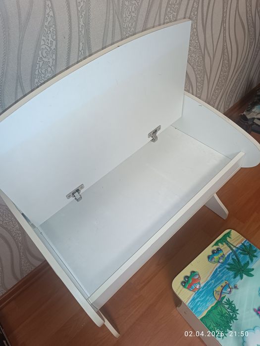 Дитячий стіл зі стільцем