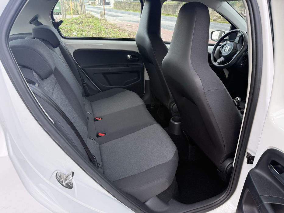 Volkswagen / UP 1.0 / 2016