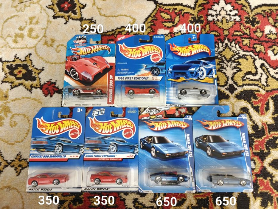 Машинки модели hot wheels Ferrari запаки