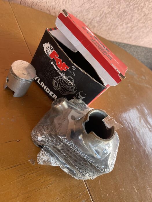 Продаю поршнева piaggio si bravo ciao