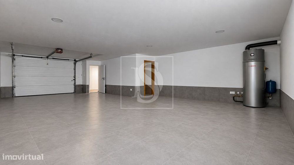 Moradia T3 Nova de Gaveto com Garagem em Frossos, Braga