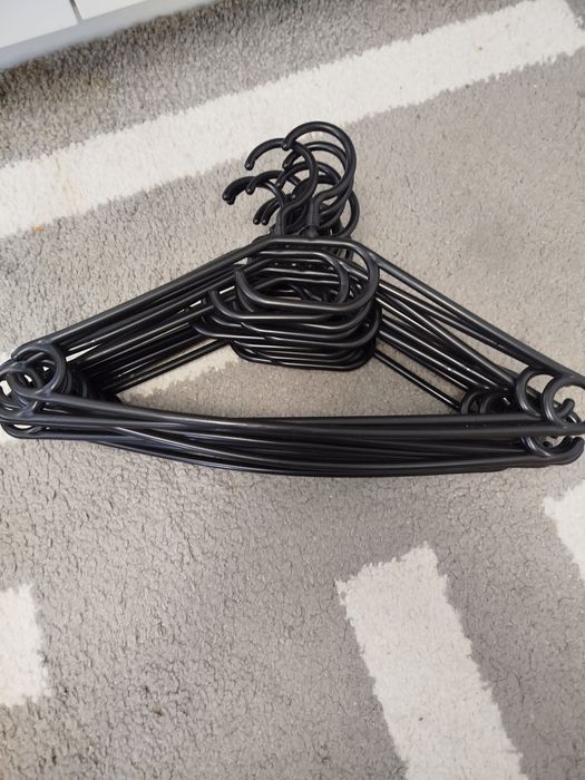 Вешалки пластиковые