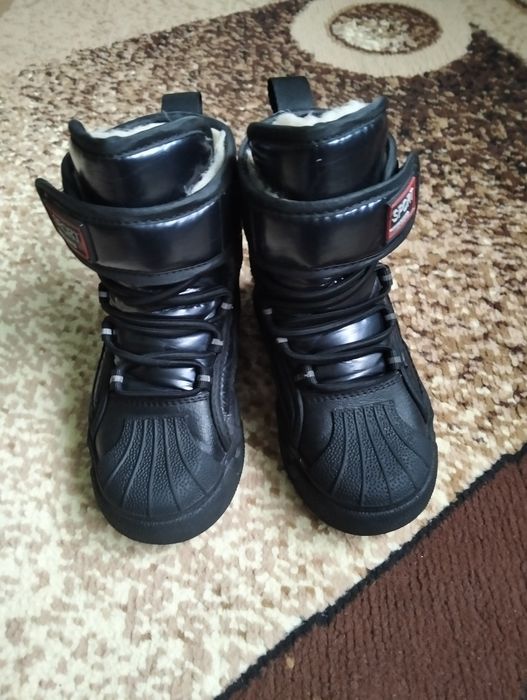 Продам зимові ботінки