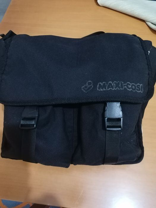 Mala tiracolo de mamã Maxi Cosi com muda fraldas