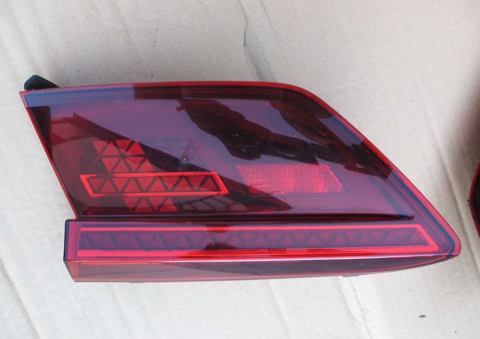 VW Tiguan II R-Line 5NA lampa LED prawa tył w klapę oryginał EU