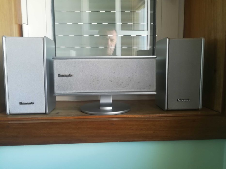 Leitor DVD Panasonic com sistema de som 5.1 sourond